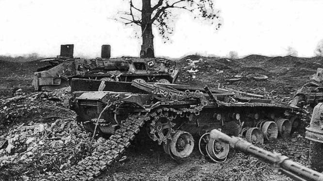 Cỗ tăng này được trang bị hệ thống hỏa lực với khẩu pháo chính 2A46M-4 cỡ 125 mạnh mẽ, đi kèm kính ngắm Sosna-U và khả năng phóng tên lửa qua nòng.