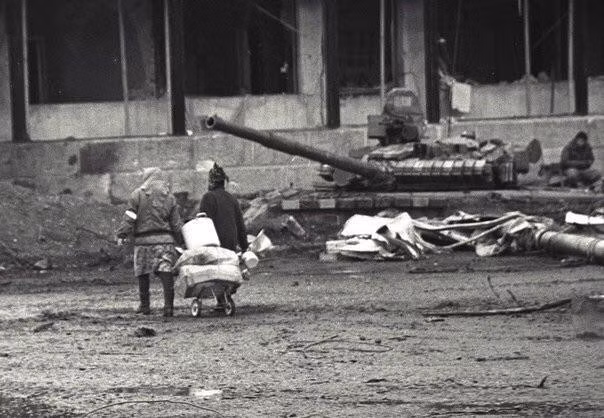 Dòng xe tăng này được ví là "xe tăng bay" vì chúng trang bị động cơ tuốc bin khí giúp cho loại xe tăng này có thể chạy với vận tốc 80km/h.