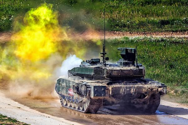 Hỏa lực của xe tăng chủ lực T-80 được đánh giá là mạnh nhất thời điểm chúng ra đời với pháo 125mm có thể nạp đạn tự động và bắn tên lửa qua nòng pháo.