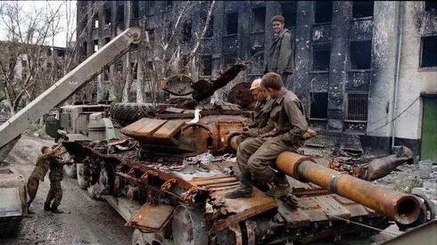 Liên Xô từng cấm xuất khẩu xe tăng chủ lực T-80, chúng chỉ được trang bị cho lực lượng tinh nhuệ của Liên Xô và Nga lúc mới độc lập nhằm bảo vệ thủ đô Moscow.