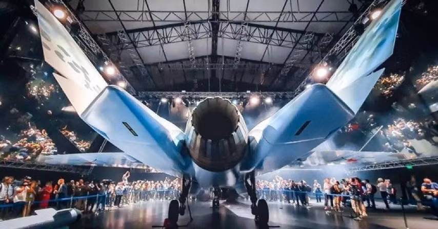 Truyền thông phương Tây trước đó đã lan truyền thông tin cho rằng Abu Dhabi dự định hợp tác với Điện Kremlin trong việc sản xuất máy bay chiến đấu hạng nhẹ thuộc thế hệ thứ năm.