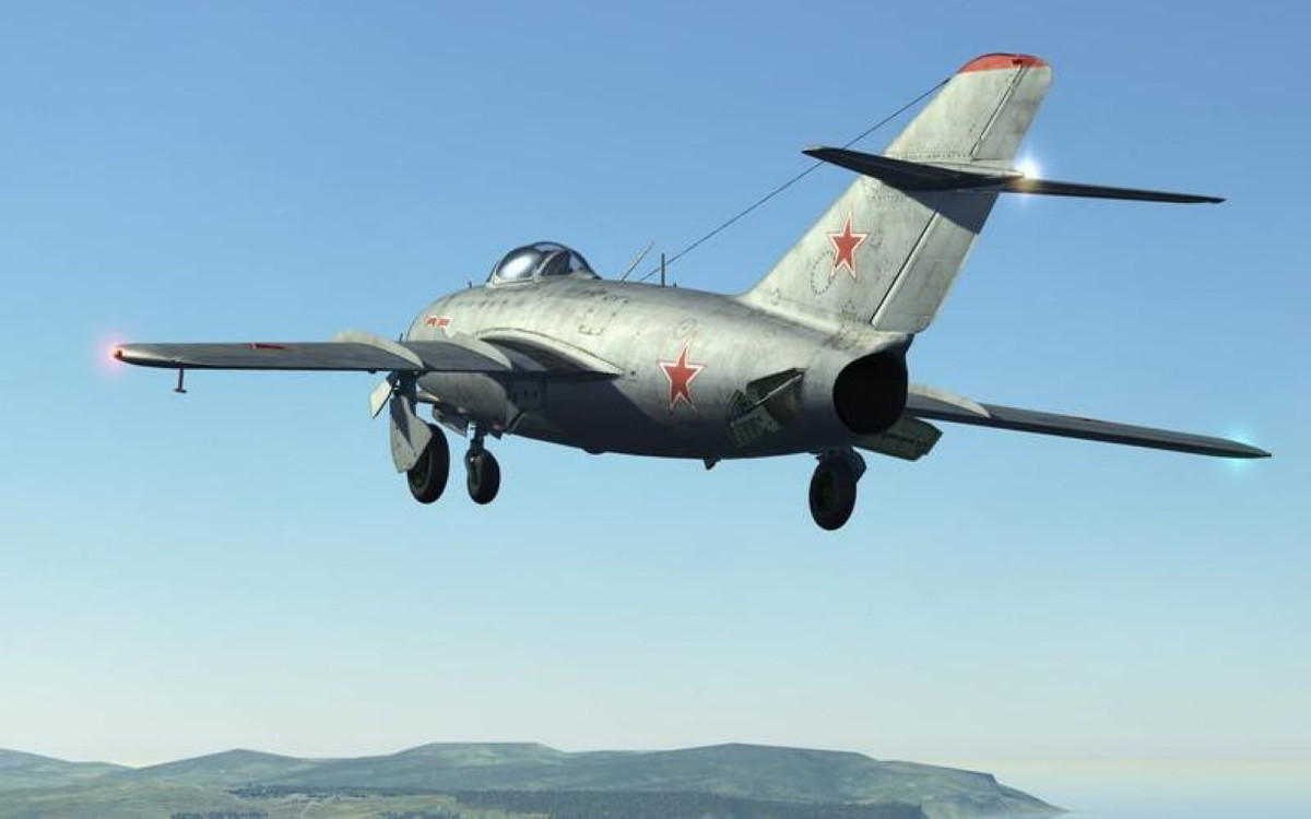 Tuy nhiên, máy bay tiêm kích MiG-9 tỏ ra yếu thế hơn hẳn so với đối thủ P-80 Shooting Star của Mỹ, bởi động cơ phản lực của nó không đủ mạnh.