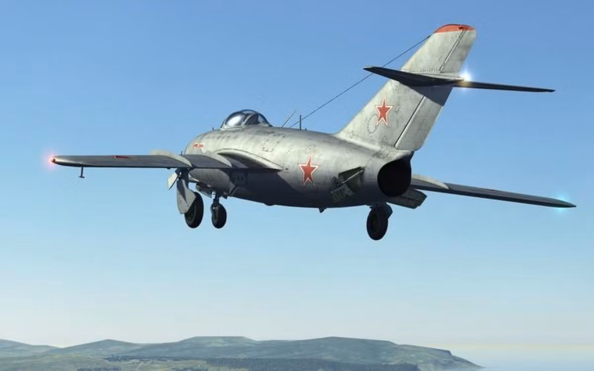 Tuy nhiên, máy bay tiêm kích MiG-9 tỏ ra yếu thế hơn hẳn so với đối thủ P-80 Shooting Star của Mỹ, bởi động cơ phản lực của nó không đủ mạnh.