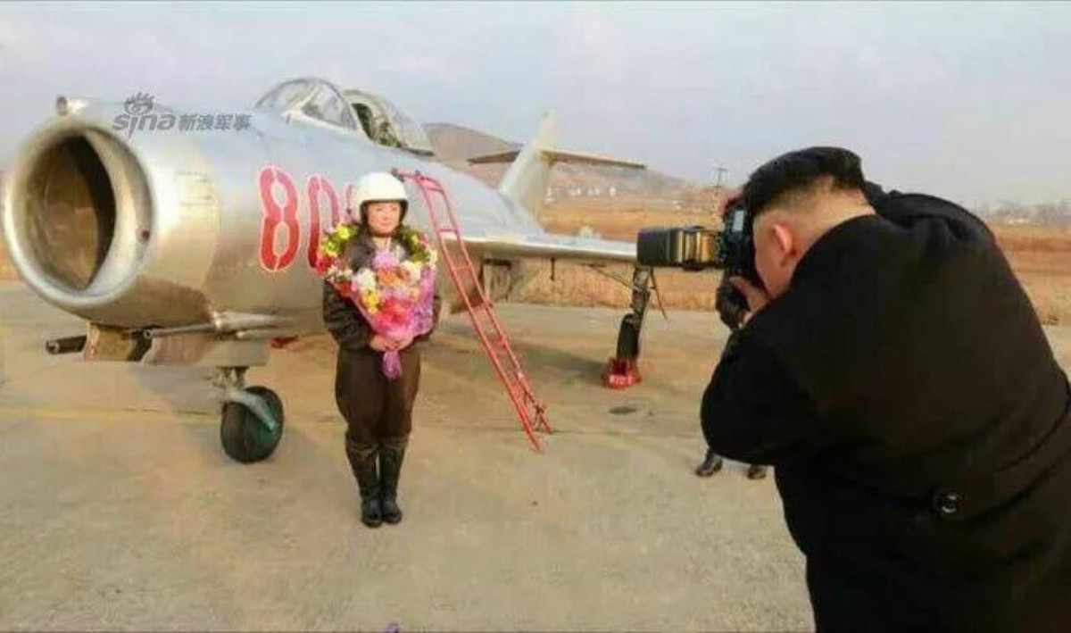 Vận may bất ngờ đến với Liên Xô khi Thủ tướng Anh khi đó Clement Attlee đã mời các nhà khoa học và kỹ sư Liên Xô đến tham quan nhà máy động cơ phản lực Rolls-Royce trong một nỗ lực làm tan băng quan hệ hai nước.