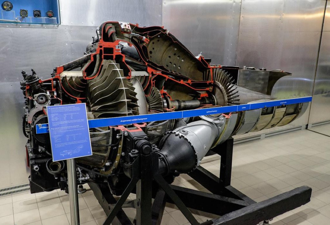 Sáng ngày 30/11/1950, một oanh tạc cơ hạng nặng B-29 của Mỹ đang ném bom trên chiến trường Triều Tiên thì bất ngờ bị một chiếc tiêm kích bay vụt qua tấn công, khiến nó bị hư hại nhẹ.