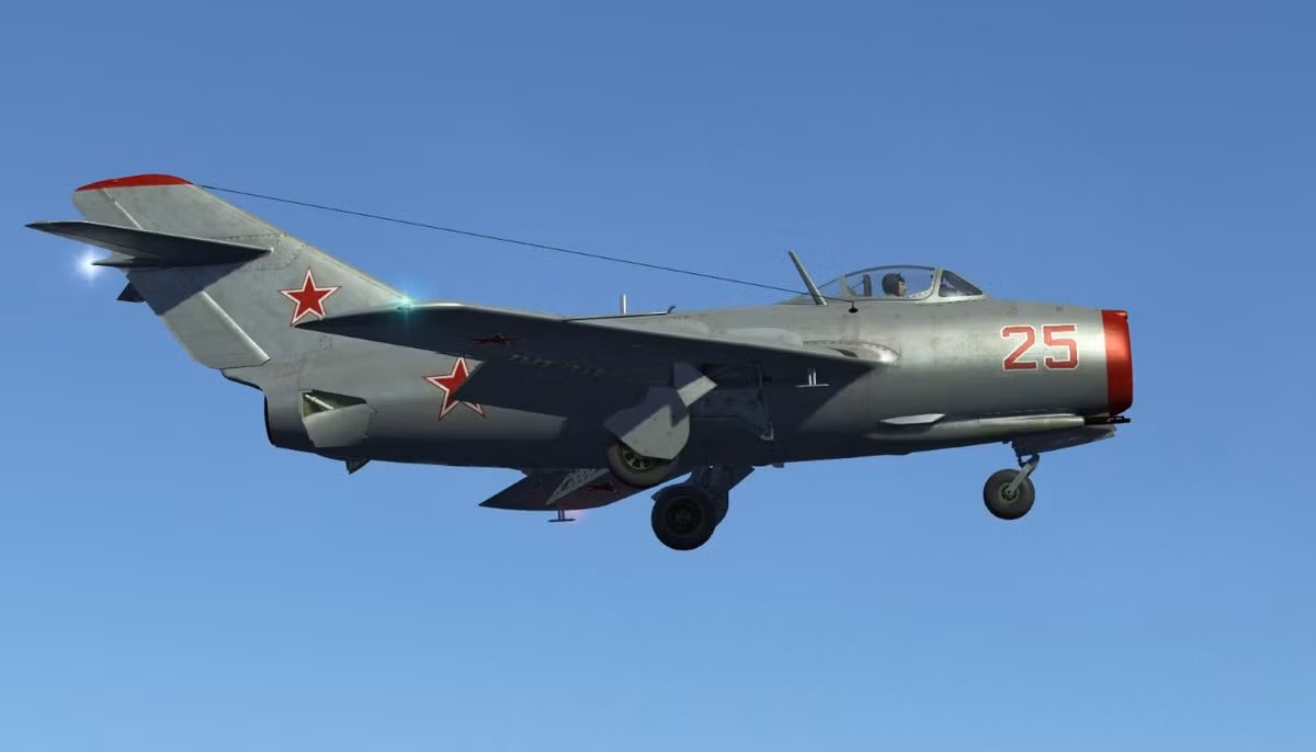 Tiêm kích MiG-15 dài khoảng 10 m, sải cánh 10 m, cao 3,65 m, trang bị một động cơ phản lực Klimov VK-1 với tầm hoạt động 1.198 km và tốc độ tối đa 298,6 m/s.