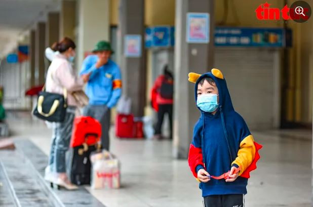 Theo Ban quản lý ga Hà Nội, lượng khách đi tàu sụt giảm mạnh cho với mọi năm bởi lo ngại dịch COVID-19.