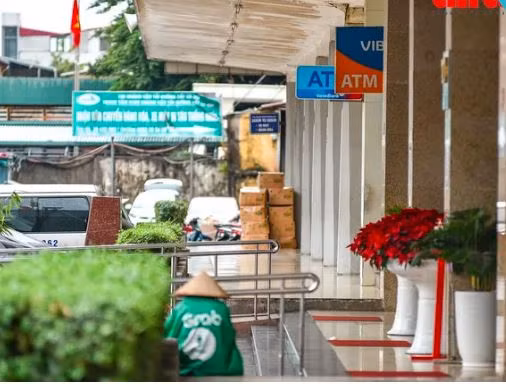 Không còn cảnh ùn ùn xếp hàng, chen lấn xô đẩy mua vé.