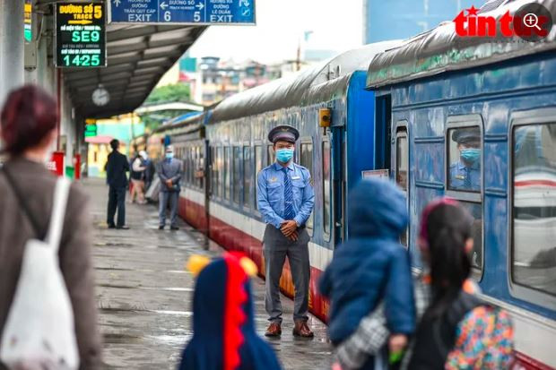 Lượng khách đi tàu giảm mạnh so với cùng kỳ mọi năm.