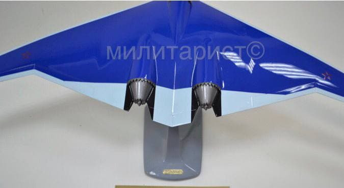 Nhiều khả năng họng hút gió sẽ được đặt ở mặt dưới của máy bay, điều này khiến nhiều người hoài nghi về khả năng tàng hình của PAK DA.