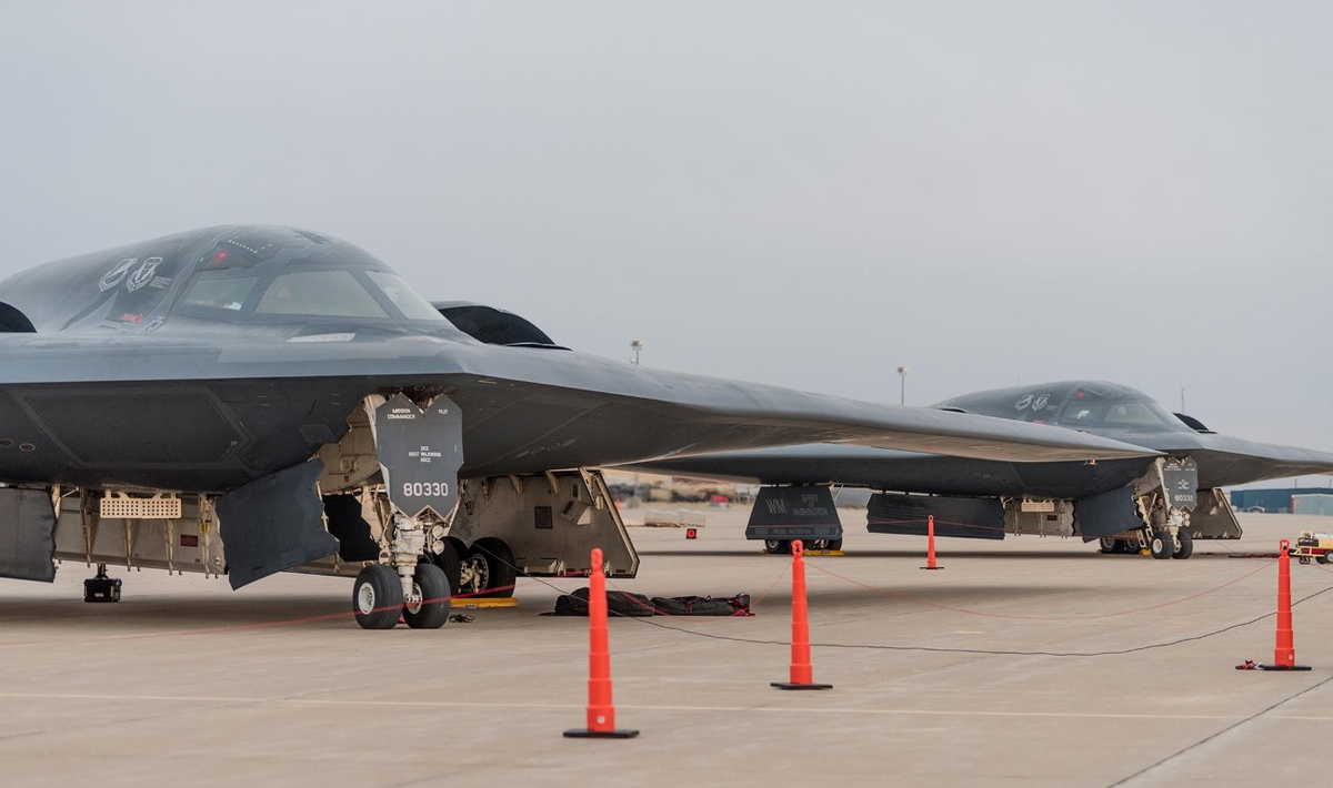 Tuy là một kỳ quan về công nghệ vũ khí, nhưng giá thành xuất xưởng của loại máy bay này không hề rẻ khi lên tới 515 triệu, tương đương 1,06 tỷ USD thời giá hiện nay.