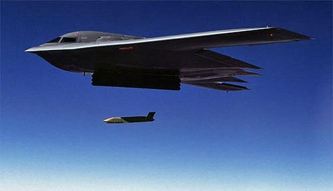 Nhưng thực tế về lý thuyết, chiếc B-2 hoàn toàn không có phần thân, trong các tài liệu bảo dưỡng của B-2 cũng không có phần thân máy bay mà chỉ có phần khoang điều khiển, khoang bom và hai phần cánh.