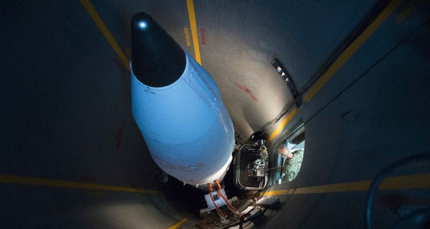 Mặc dù cả Nga và Mỹ luôn kêu gọi thế giới giải giáp vũ khí hạt nhân, tuy nhiên hai quốc gia này vẫn tiếp tục chế tạo vũ khí hạt nhân. Hồi tháng 9 năm ngoái, Không quân Mỹ đã ký hợp đồng trị giá 13,3 tỷ USD với Northrop Grumman để chế tạo đầu đạn hạt nhân và phát triển đầu đạn đời mới cho tương lai.