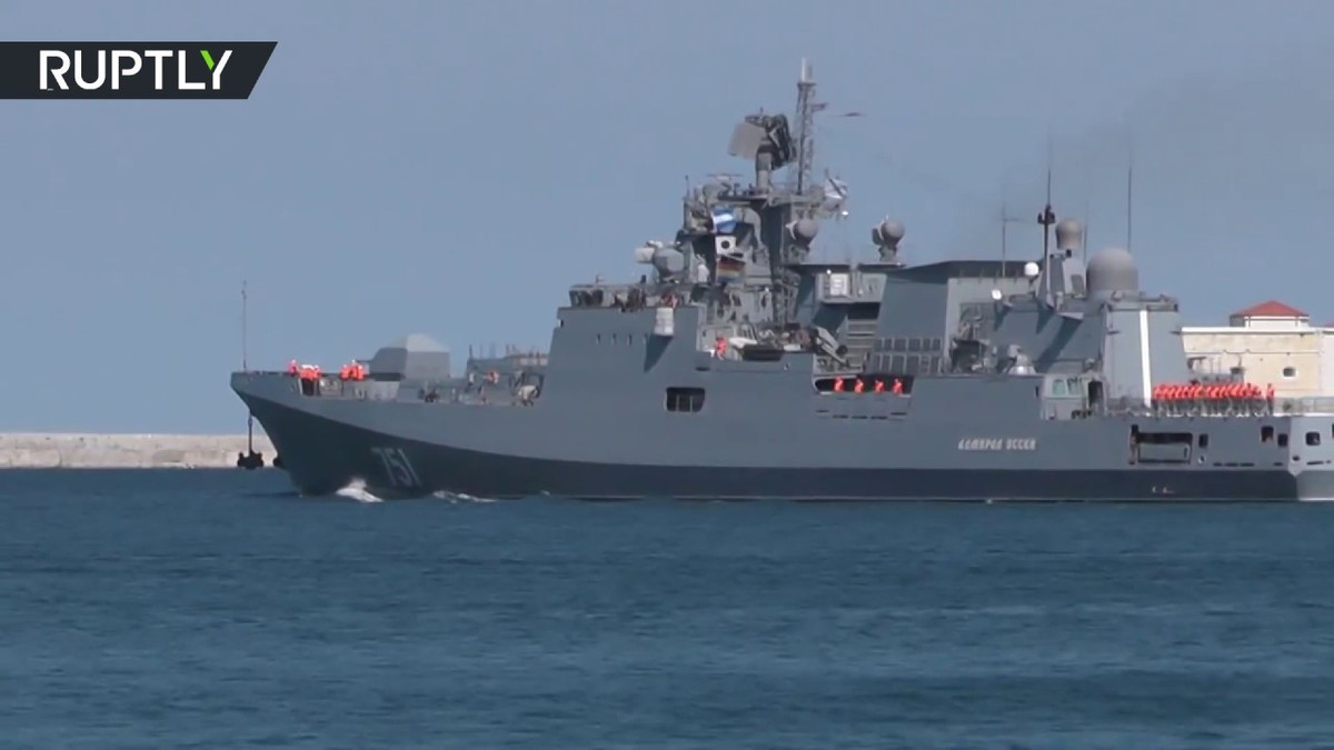 Ngoài ra, tàu chiến hiện đại này của Nga còn có 24 ống phóng tên lửa đất đối không, tương thích với tên lửa 9M317, 2 pháo cao tốc AK-630, 8 ống phóng tên lửa phòng không cỡ nhỏ Igla hoặc Verba, 4 ống phóng ngư lôi 533mm và một hệ thống RBU-6000.