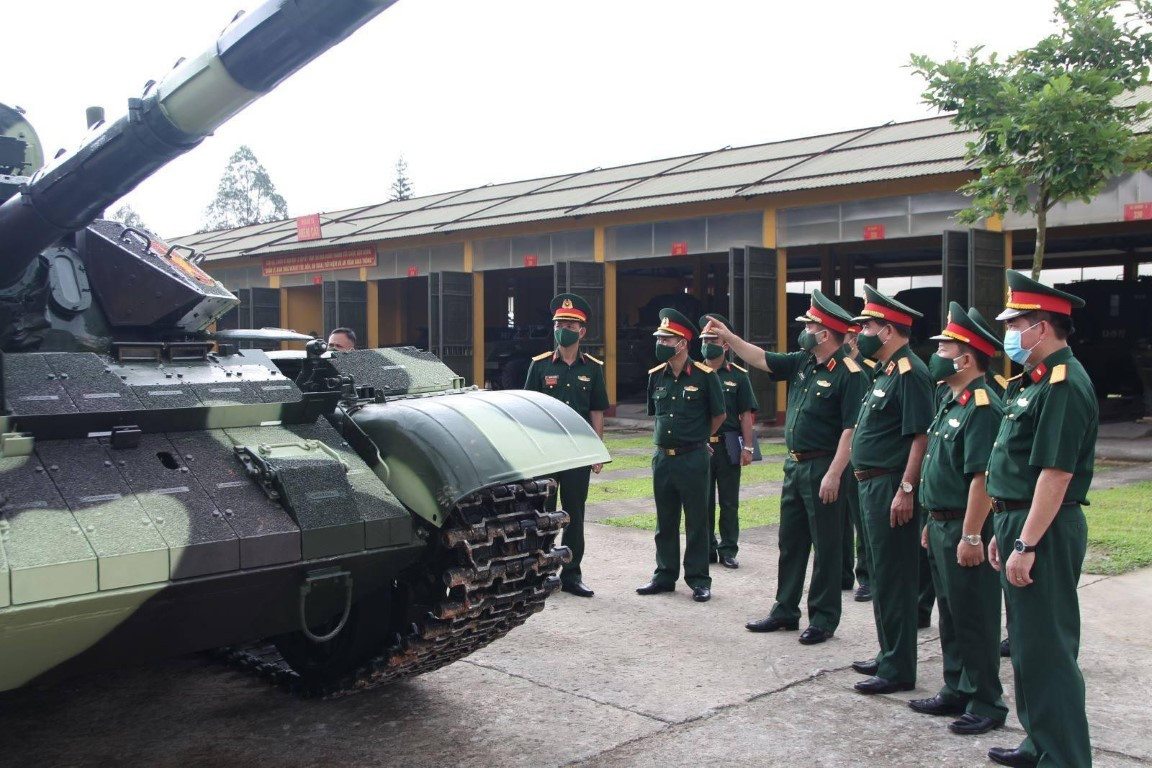 Báo Quân đội nhân dân cho biết, hôm 14/5, Lữ đoàn Xe tăng 409 - Quân khu 1 đã tiếp nhận 4 xe tăng T-54B nâng cấp do Cục Kỹ thuật Binh chủng bàn giao theo Dự án cải tiến xe tăng T-54B của Tổng cục Kỹ thuật.
