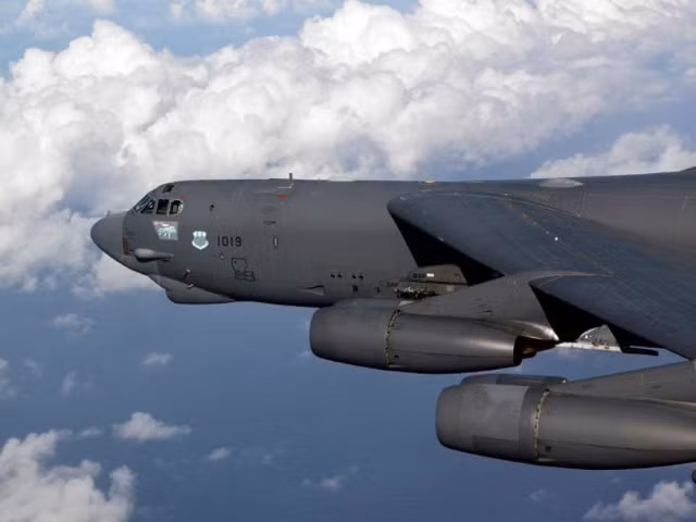 Tới ngày thứ tư, SAC nhận ra rằng các máy bay ném bom không có thiết bị gây nhiễu mới nhất rất dễ bị tổn thương và do vậy họ chỉ cho những chiếc B-52D tham chiến.