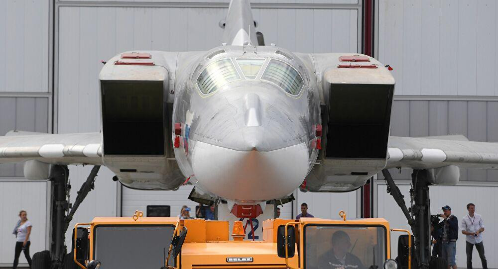 “Máy bay ném bom siêu âm Tu-22M3 được trang bị một nút phóng cưỡng bức. Với nút này, chỉ huy chiếc phi cơ có thể 'trục xuất' toàn bộ phi hành đoàn. Thiết bị trên được sử dụng trong những trường hợp khẩn cấp, chẳng hạn như khi máy bay gặp sự cố. Có thể ai đó đã nhấn nút này”.