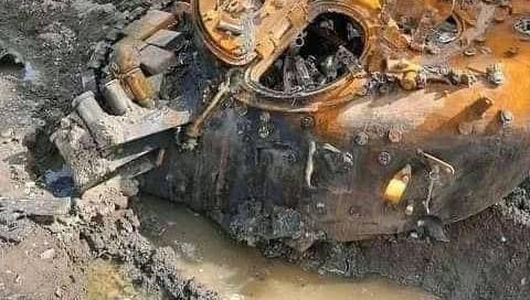 Các dòng xe tăng Nga đều bị một điểm yếu trong thiết kế, là thùng đạn nằm trong thân vì thế khi bị kích nổ dễ cộng hưởng phá hủy toàn bộ xe tăng.