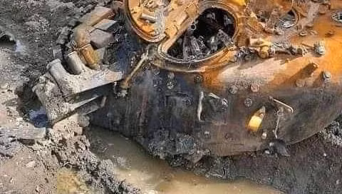 Các dòng xe tăng Nga đều bị một điểm yếu trong thiết kế, là thùng đạn nằm trong thân vì thế khi bị kích nổ dễ cộng hưởng phá hủy toàn bộ xe tăng.