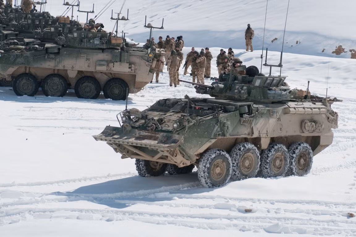 Một trong những đặc điểm của xe tăng chủ lực Abrams khiến lực lượng Thủy quân Lục chiến vốn dĩ cũng không ưa chuộng loại phương tiện này, đó là nó có trọng lượng quá nặng.