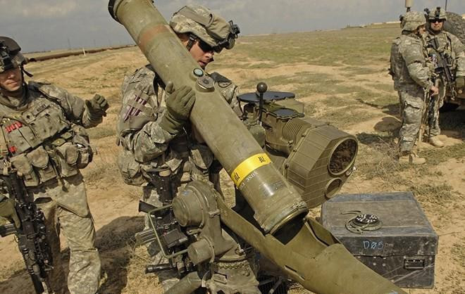 Các phiên bản của TOW được phát triển sau này là: TOW 2A (BGM-71E), sản xuất vào năm 1987 với hơn 118.000 quả được bán ra; TOW 2B (BGM-71F), sản xuất vào năm 1991 với trên 40.000 quả được bán ra.