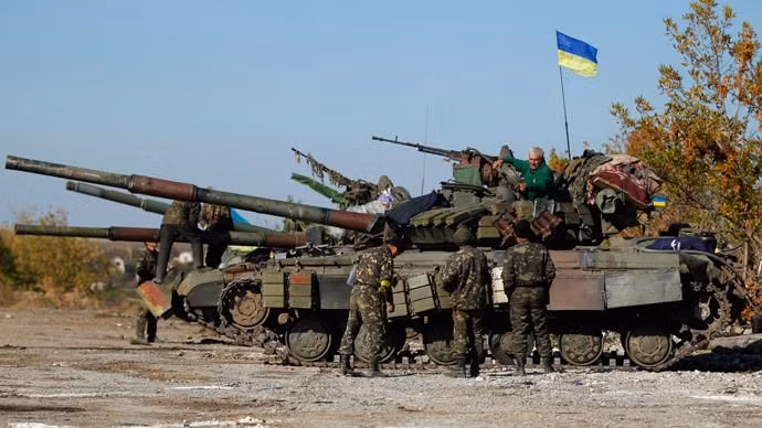Tuy nhiên trước một lực lượng ly khai thiếu và yếu về mọi mặt, dường như dàn vũ khí hạng nặng được Kiev mang tới khu vực này đã là quá đủ.