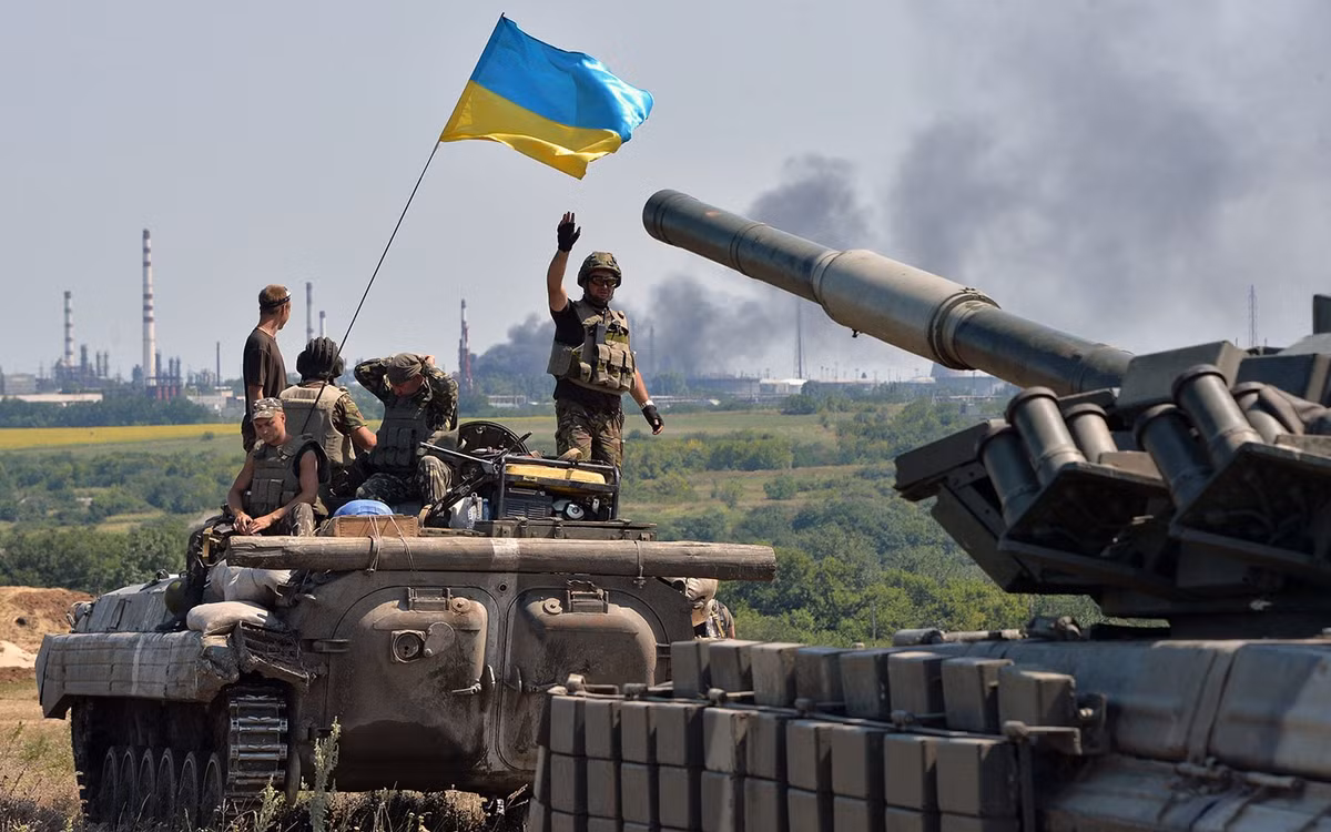 Khi này, quân đội Ukraine sẽ chỉ cần bỏ chút ít sức lực để bình định toàn bộ khu vực Donbass một cách dứt điểm. Đây là cách đánh cực kỳ khôn ngoan nếu so với kiểu đánh lấn dần, đã được Ukraine sử dụng trong quá khứ nhưng tỏ ra không hiệu quả.