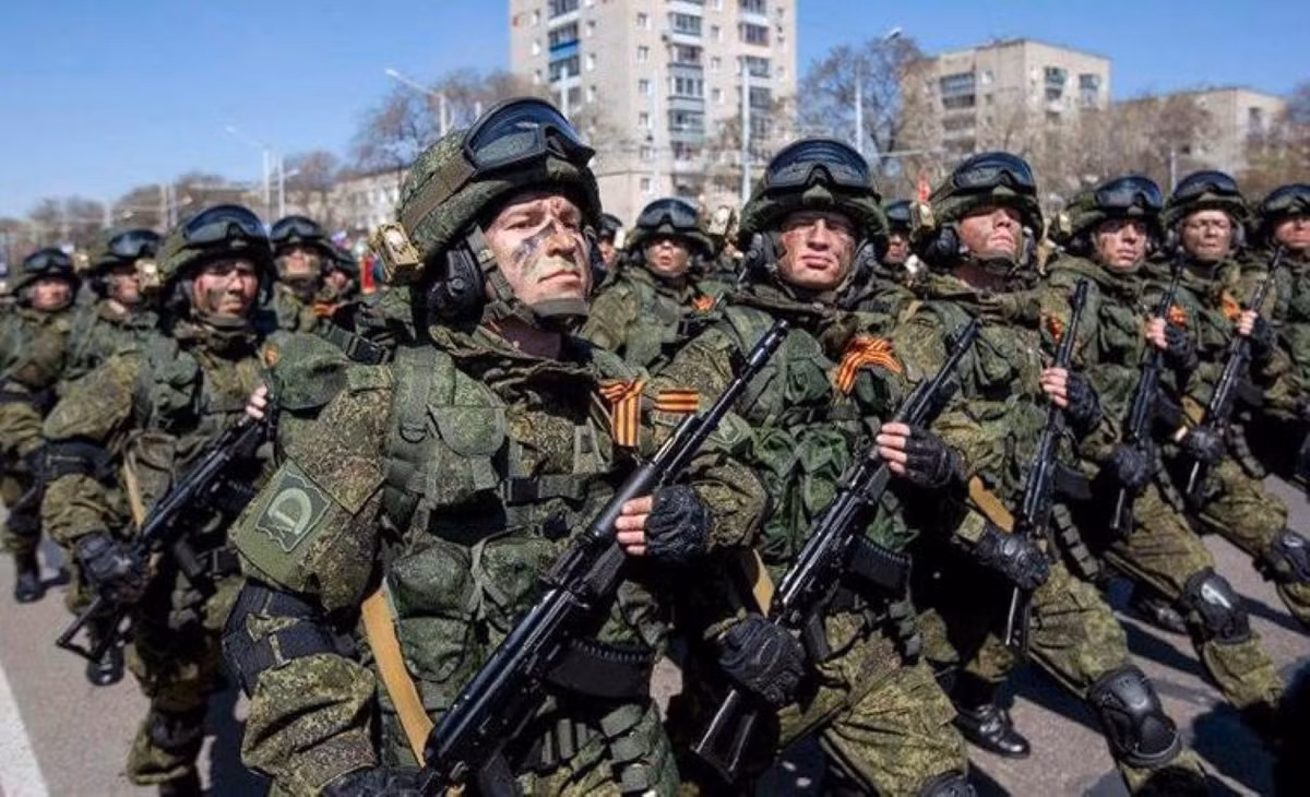 “Các hệ thống thông tin liên lạc, tình báo, tác chiến vô tuyến điện tử mới nhất, các loại súng hiện đại cũng như bộ quân phục chiến đấu Ratnik, đã được thử nghiệm thực chiến", ông Borisov-Thứ trưởng bộ quốc phòng Nga từng cho biết trong một cuộc phỏng vấn với báo Krasnaya Zvezda (Sao Đỏ).