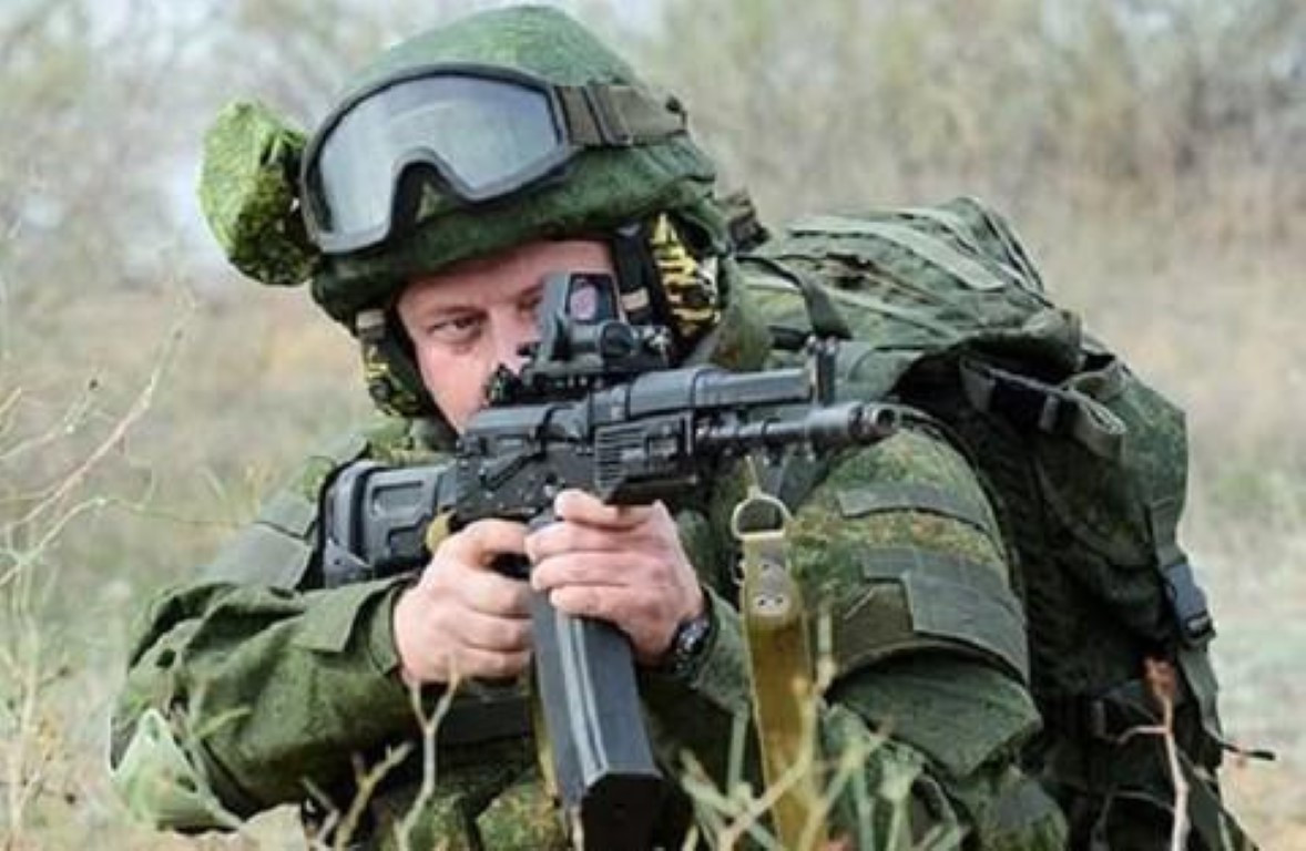 Bộ quân phục này có thể che chắn an toàn cho 90% cơ thể lính, ngoài ra những thiết bị trên bộ quân phục cũng giúp tăng khả năng sống sót của họ trong chiến trường ác liệt.