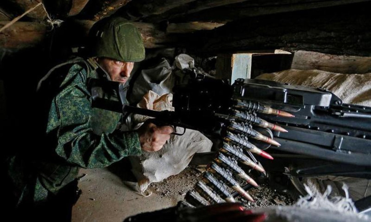 Người lính ly khai Ukraine này còn được tang bị cả áo giáp của bộ quân trang Ratnik.