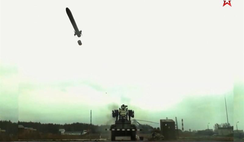 Uran-9 còn bị nhận xét là không thể thực hiện chức năng hỗ trợ trong tác chiến cổ điển khi hệ thống cảm biến ảnh nhiệt khó lòng phát hiện mục tiêu trong khoảng cách trên 1 km.