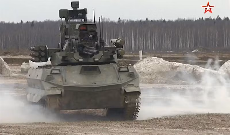 Độ chính xác khi tác xạ của robot Uran-9 cũng bị mô tả là tồi tệ khi bộ ổn định tầm - hướng dành cho súng, pháo rất kém và hoàn toàn thiếu tin cậy, thậm chí có thể gây thương vong cho chính quân phía bên mình.