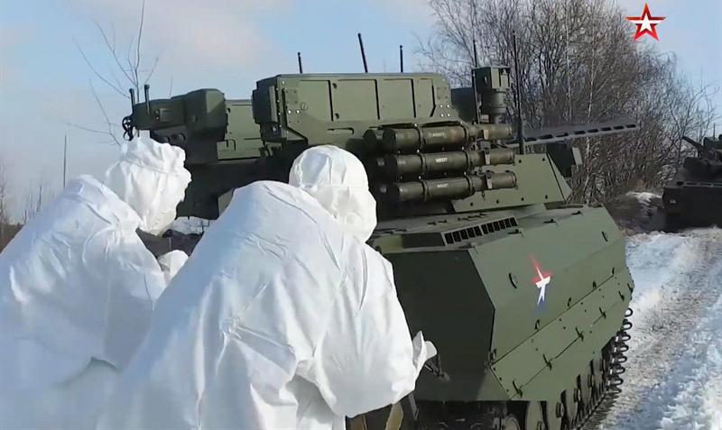 Bên cạnh đó phương tiện này còn bị giới hạn trong việc phát hiện, định dạng và tiêu diệt kẻ thù nếu không có điều hướng từ người điều khiển từ xa, cho thấy nó không phải là một robot tự hành đúng nghĩa.