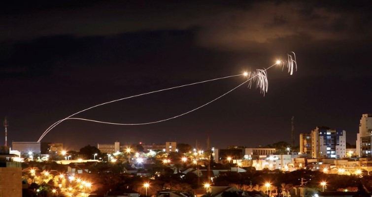 Trong khi đó, mục tiêu của Iron Dome chỉ là những quả đạn cối hoặc rocket, có giá chế tạo rất rẻ, có thể được sử dụng với số lượng lớn, nhưng chi phí chắc chắn thấp hơn Iron Dome.