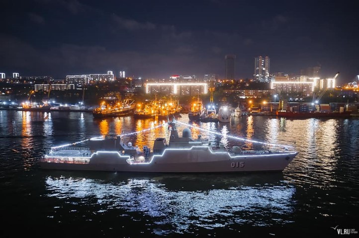 Cuộc duyệt binh hải quân được Nga tổ chức thường niên, để kỷ niệm ngày khai sinh ra lực lượng hải quân nước này, và cũng là cơ hội để phô diễn sức mạnh quân sự ở khu vực Thái Bình Dương.