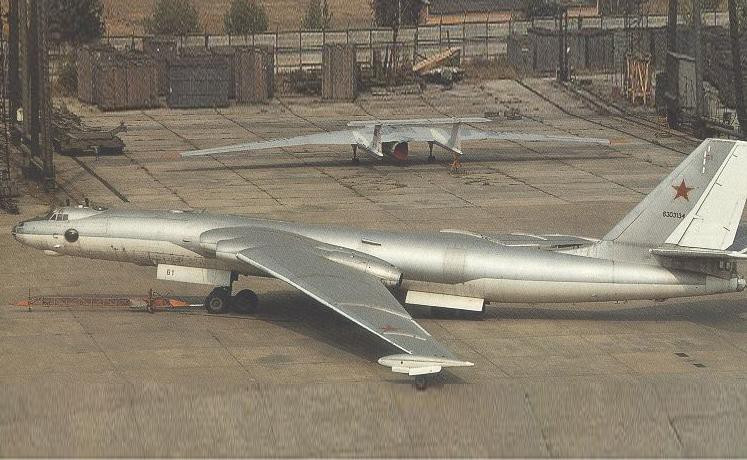 Trọng lượng rỗng của máy bay ném bom M-4 lên tới 79,7 tấn, trong khi trọng lượng cất cánh tối đa lên tới 181,5 tấn.