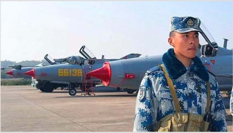 Trong số này vẫn còn tới hàng ngàn chiếc tiêm kích J-7G (phiên bản sao chép từ MiG-21 Bis, đối thủ tương đồng với F-5E). Dòng tiêm kích này vẫn sẽ hoạt động trong không quân Trung Quốc ít nhất trong vài năm nữa.
