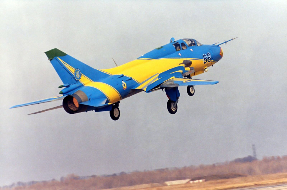 Hành động này của Ukraine được cho là để đề phòng, sự can thiệp của không quân Nga vào cuộc xung đột mang tính nội bộ của nước này.