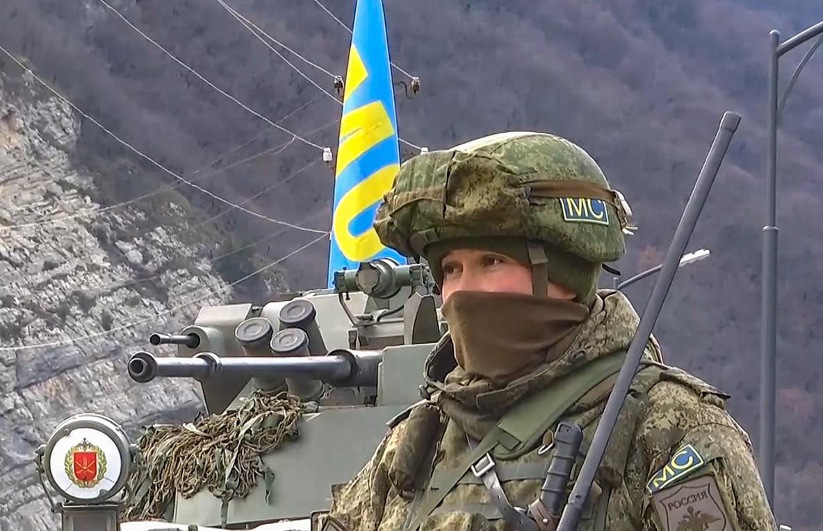 "Tại Libya, Bayraktar TB2 đã tiêu diệt hơn một chục hệ thống tên lửa phòng không của Nga Pantsir-S1, chuyển giao cho LNA từ chính phủ UAE. Nhưng Liên bang Nga đã tiến hành khắc phục những sai lầm", chuyên gia nói rõ.