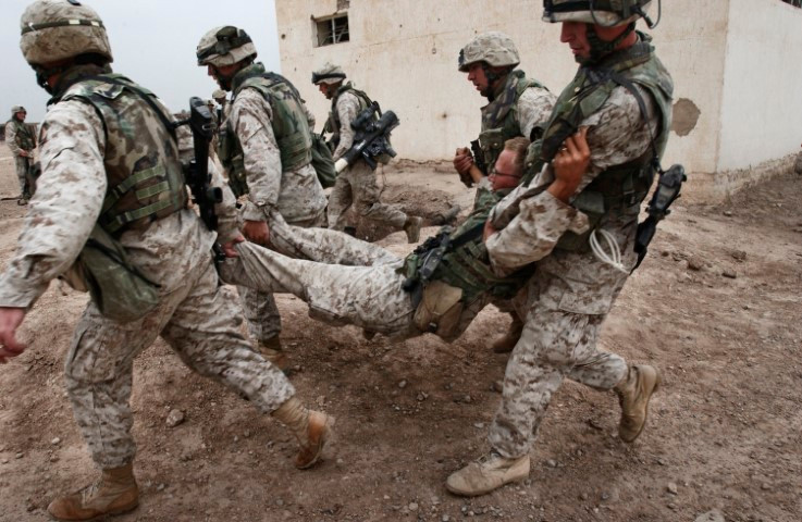 Lý do mà Mỹ dựng lên để đưa quân tới Iraq, là vì vũ khí hủy diệt hàng loạt, tới nay đã bị phanh phui là bịa đặt. Trong khi đó chính quyền mới của quốc gia này cho Mỹ dựng lên, lại vẫn tỏ ra non trẻ và quá yếu ớt.