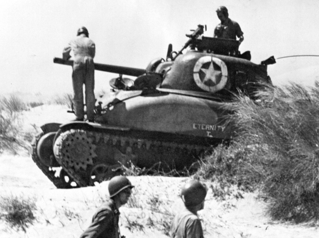 Đơn giản là do Mỹ vốn là một quốc gia rất rộng lớn. Trong thời kỳ trước Chiến tranh Thế giới thứ hai, thông tin liên lạc ở các khu vực nông thôn Mỹ khá lạc hậu, việc gọi cứu hộ để sửa chữa xe hơi giữa đường là điều gần như không thể.