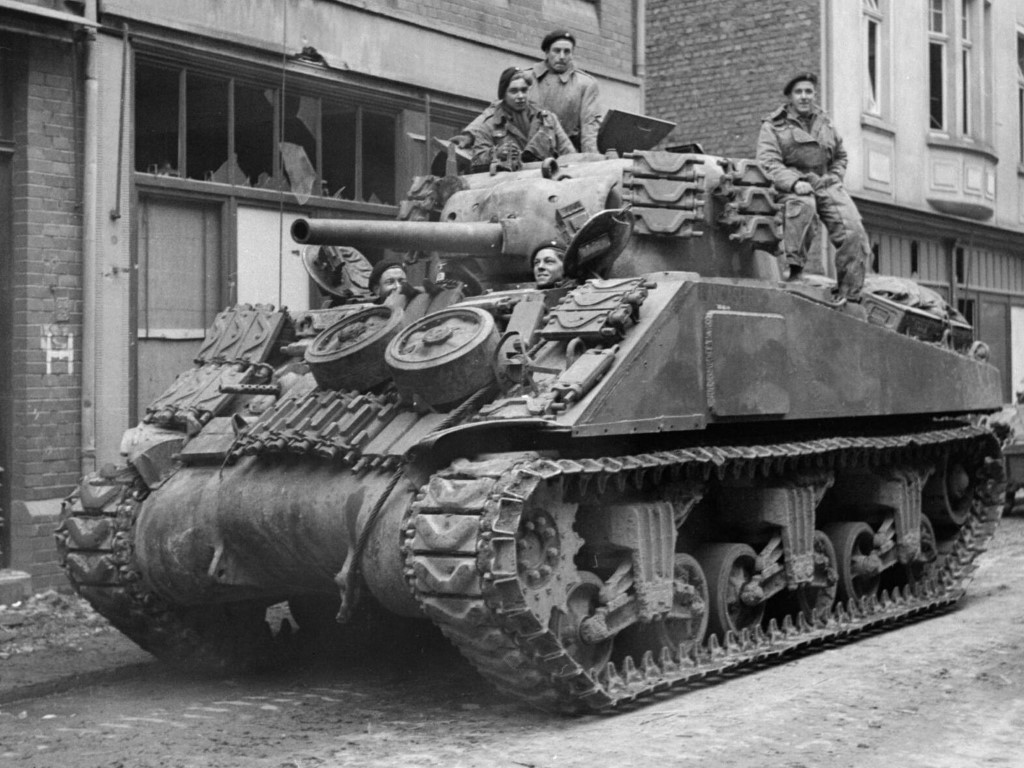 Những người lính Mỹ này giỏi sửa chữa phương tiện tới nỗi, tù binh Đức còn phải thốt lên rằng người Mỹ đưa sang châu Âu tham chiến toàn lính cơ khí tay nghề cao.