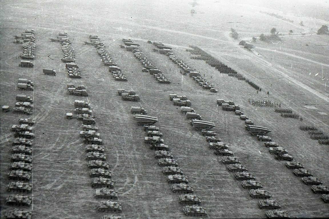 Cuộc tập trận diễn ra vào đầu thập niên 80 - khi một vài quốc gia ở Đông Âu đã trở nên bất ổn - cũng được coi là lời cảnh báo tới Mỹ và phương Tây, trong các vấn đề ngoại giao và quân sự.