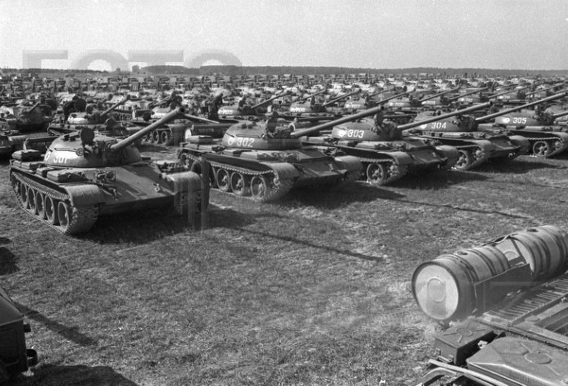 Theo các tài liệu được tiết lộ sau này, cuộc tập trận Zapad-81 có sự tham của nửa triệu quân. Tuy nhiên nhiều tài liệu của phương Tây, lại khẳng định rằng cuộc tập trận này chỉ có tối đa khoảng 150.000 lính tham gia.