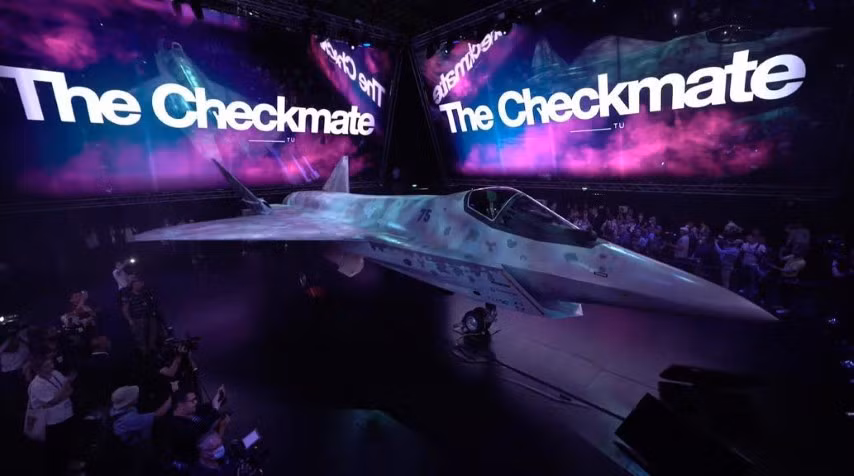 Nga cho biết, Su-75 Checkmate có đơn giá chỉ 30 triệu USD, tức chỉ bằng 1/3 so với chiến đấu cơ F-35 Mỹ, giới phân tích tỏ ra khá bất ngờ với thông tin này.