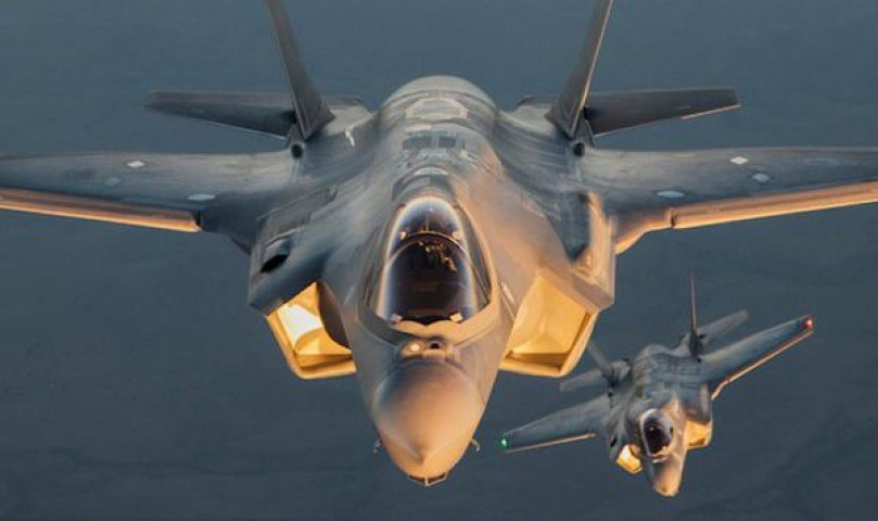 Động cơ dự kiến trang bị cho Su-75 Checkmate vẫn chưa được xác định nhưng nhiều khả năng là loại có lực đẩy từ 14,5 - 16 tấn. Những chiếc ban đầu sẽ phải sử dụng động cơ phản lực cánh quạt AL-41F1 cho tới khi động cơ Izdeliye 30 phát triển thành công.