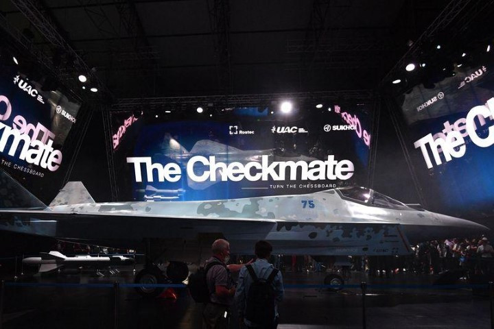 Đừng quên chiếc phi cơ trưng bày tại Triển lãm MAKS 2021 mới chỉ là mô hình không bay được, sẽ không ngạc nhiên nếu trên mẫu thử nghiệm với đầy đủ tính năng của Su-75 Checkmate, khẩu pháo liên thanh sẽ lại xuất hiện.