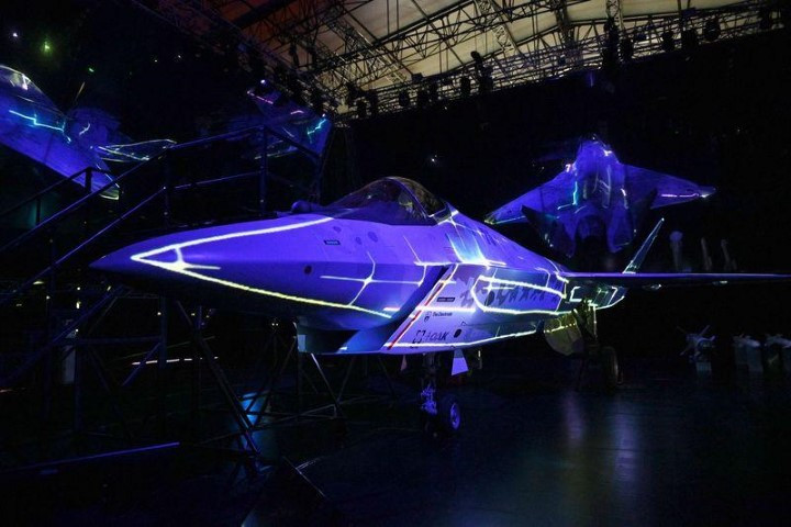 Điều này có thể được giải thích như sau: Pháo là vũ khí hữu hiệu của tác chiến cơ động tầm gần, đòi hỏi phi công phải có tay nghề cao, vì Checkmate chủ yếu dành cho xuất khẩu, nên tùy chọn này được coi là thừa.