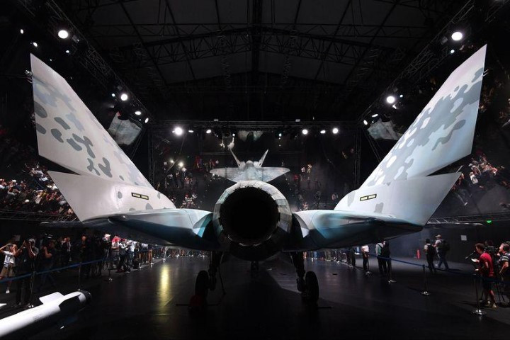 Mặc dù vậy cần lưu ý rằng ngay cả tiêm kích tàng hình F-35 Lightning II của Mỹ cũng vẫn mang pháo hàng không, bất chấp nó được tích hợp những loại tên lửa không chiến tầm gần tối tân nhất hiện nay với khả năng khóa mục tiêu sau khi phóng.