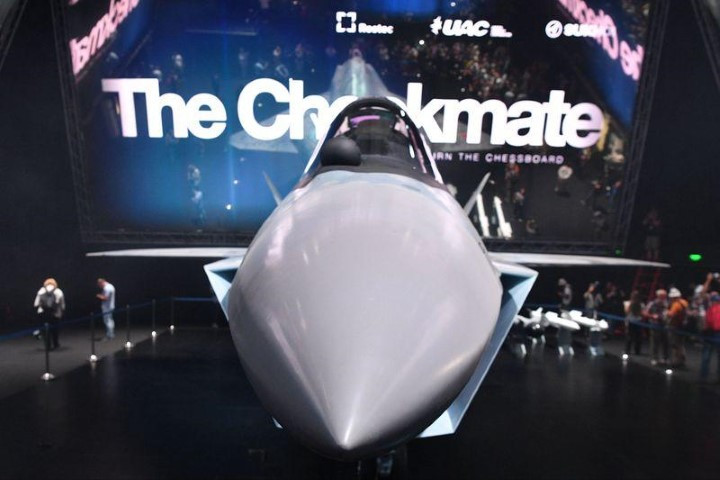 Ngoài ra trên Su-75 Checkmate, lần đầu tiên trong thực tế ngành sản xuất máy bay trong nước, Sukhoi đã trang bị cho sản phẩm của mình hệ thống hỗ trợ hậu cần tự động Matreshka.